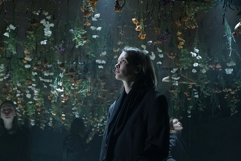 Паулина Андреева в роли крестьянки, а Кристина Асмус – в «Тексте»: в каких театрах можно увидеть знаменитых киноактрис