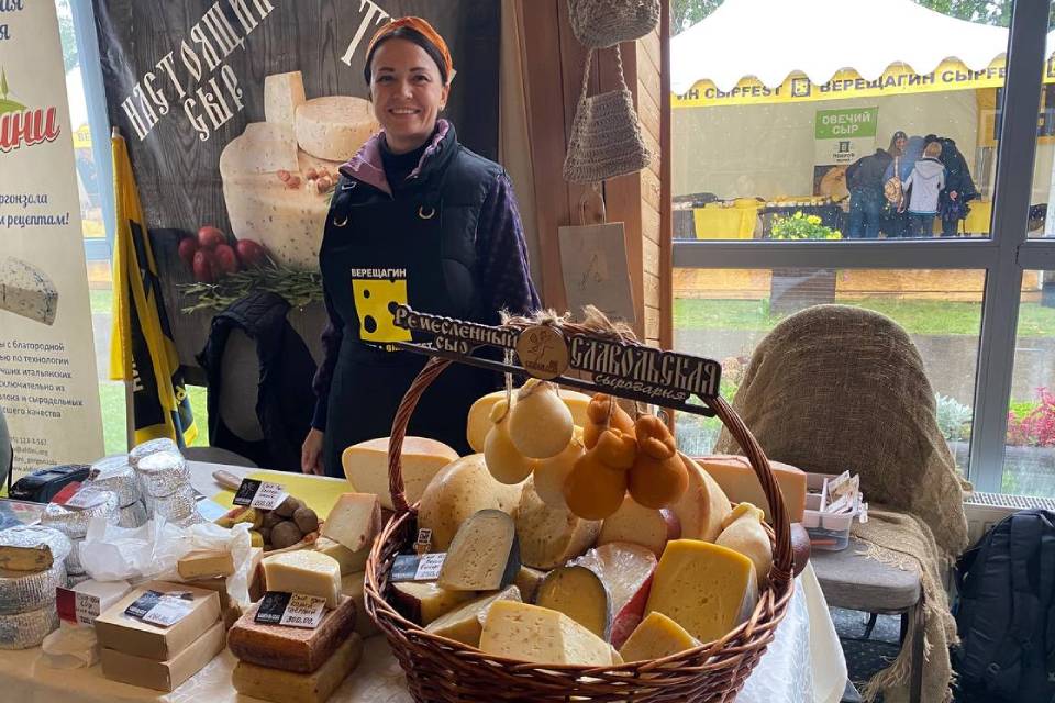 Сыры разных сортов и самый большой глинтвейн: как прошел «Верещагин СырFest» в Конаково