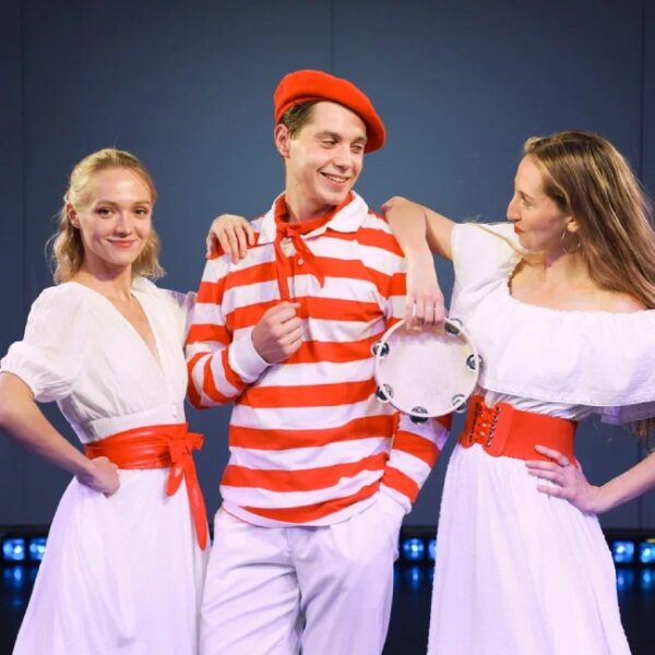 Спектакль «Скапен. Неаполитанская комедия» в Театре «МОСТ»