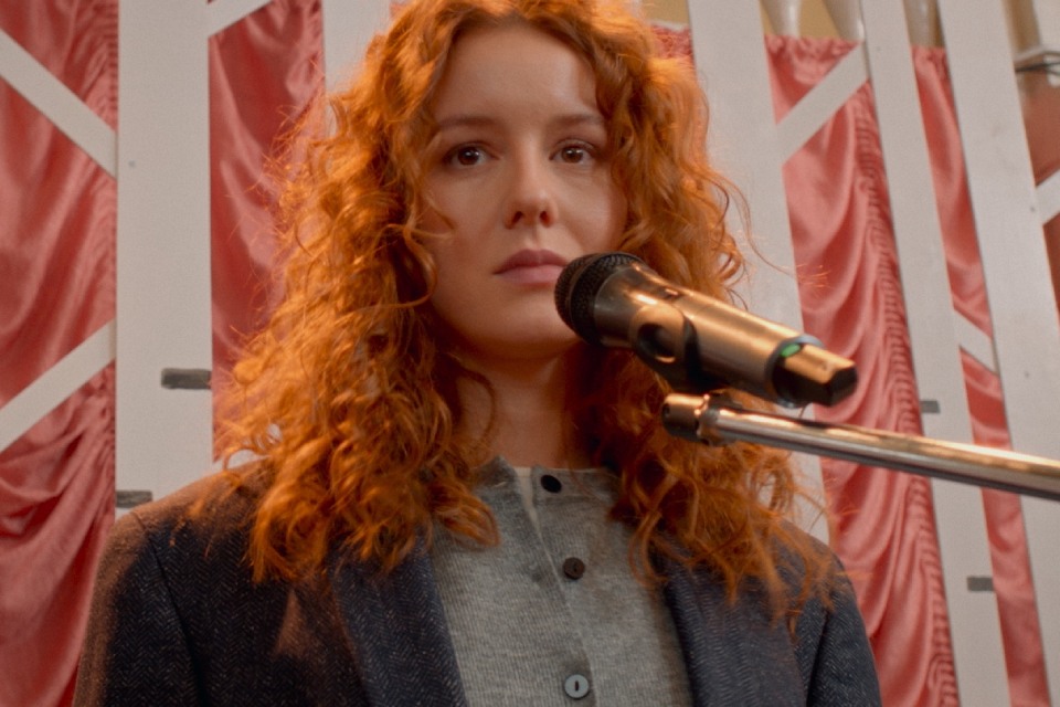 Фильм «Втроем» (2024): романтическая история с Ириной Старшенбаум и фикусом Борисом