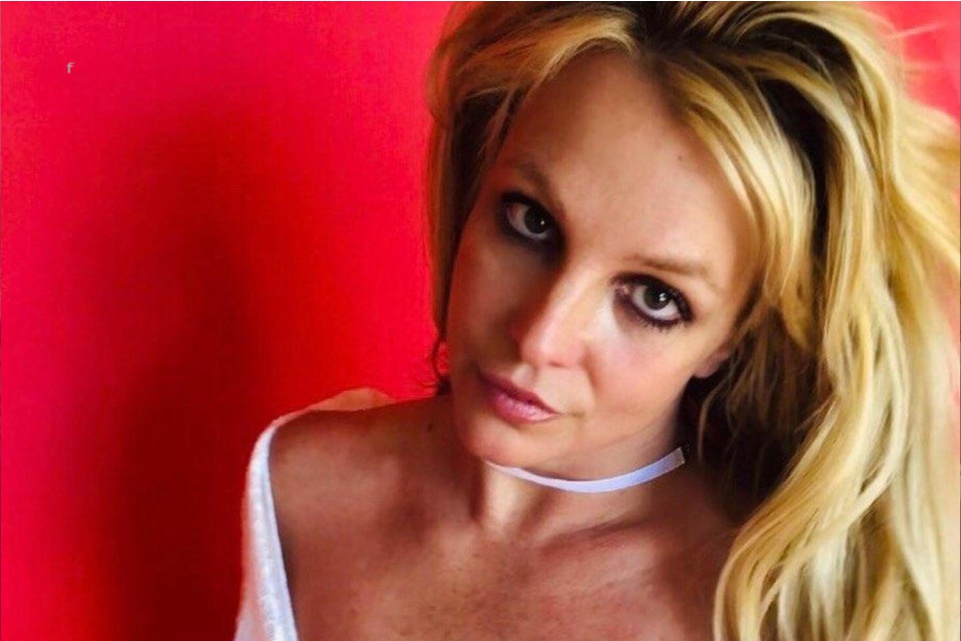 Книга «The Woman In Me» Бритни Спирс (2024): американская поп-принцесса рассказала все, о чем раньше помалкивала