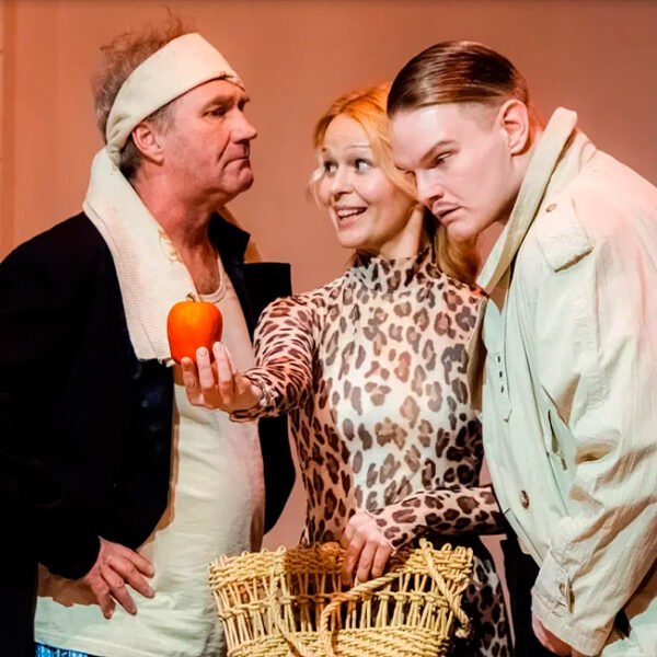 Спектакль «Носороги» в театре у Никитских ворот