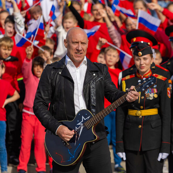 Бесплатный концерт Дениса Майданова
