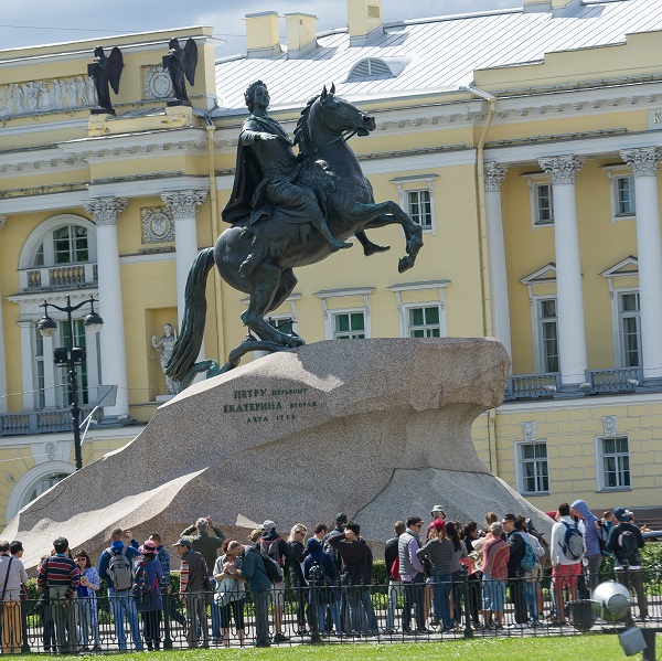 Торжественная церемония возложения цветов в День города