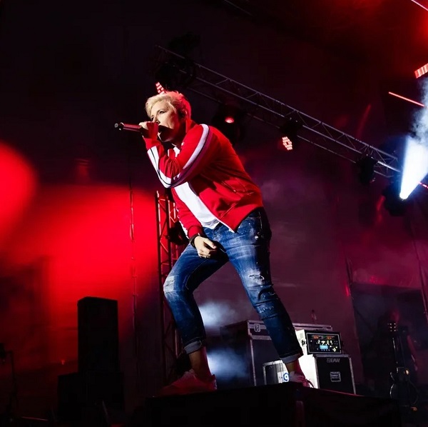 Концерт Дианы Арбениной и группы «Ночные снайперы»: программа «Авиарежим»