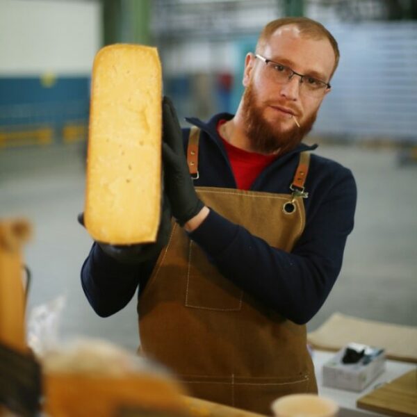 Интеллигентная барахолка в Севкабель Порту