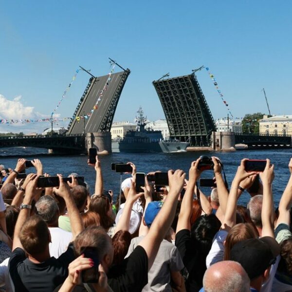 Как пройдет День ВМФ в Санкт-Петербурге 2025: будет ли парад