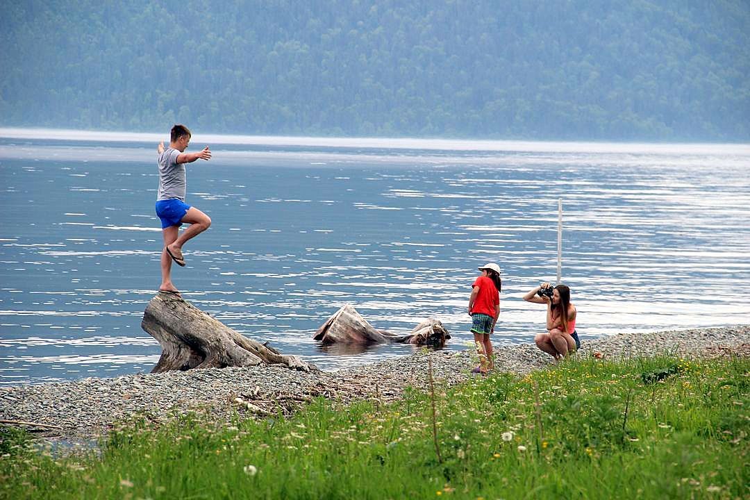 Усадьба ярцевых горный алтай официальный сайт. Горный алтай с детьми. Алтай где отдохнуть с детьми летом. Алтай где отдохнуть с детьми летом. Алтайская ривьера горный.