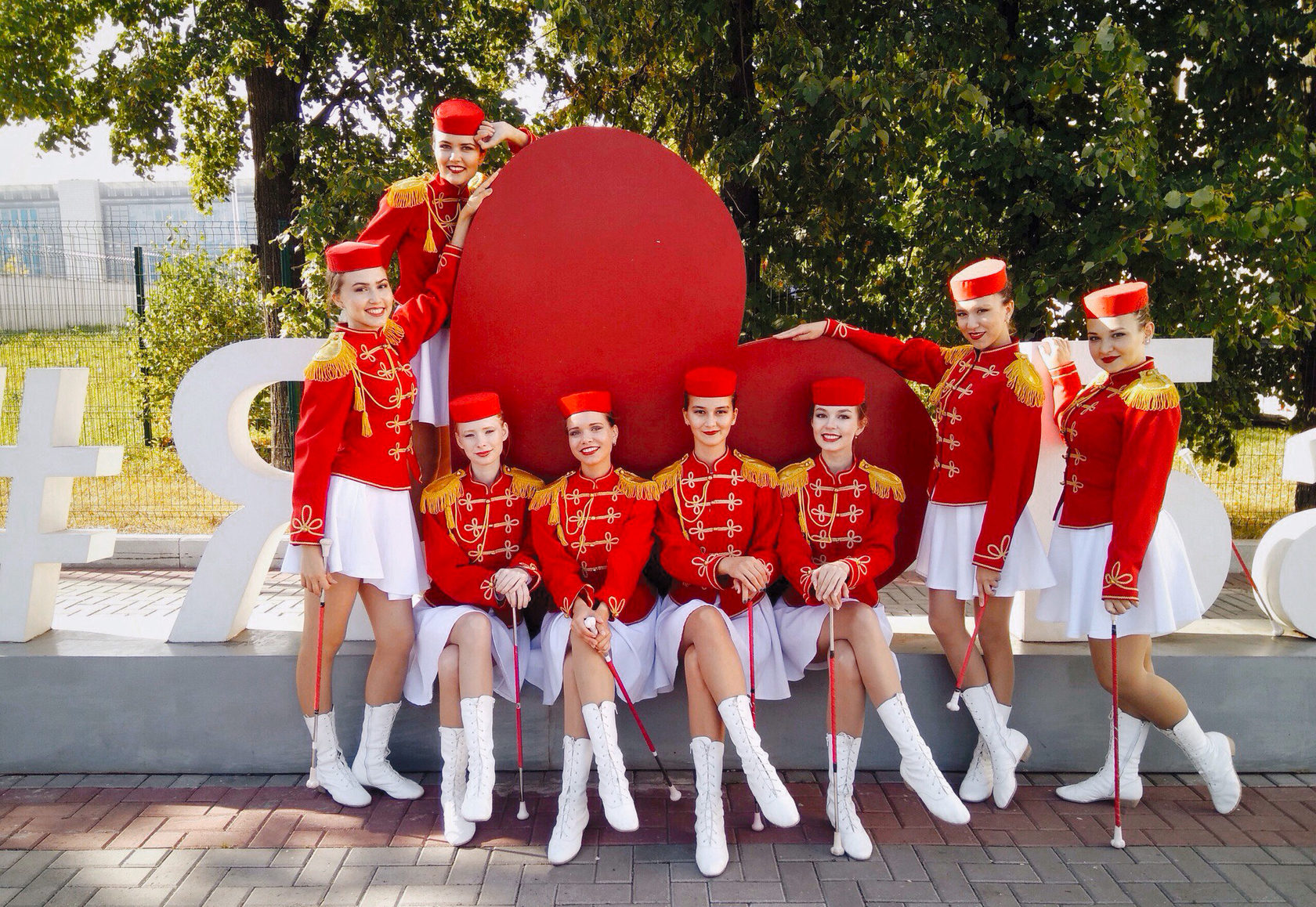 шоу барабанщиц династия. шоу барабанщиц династия екатеринбург. петербургские барабанщицы. мажоретки барабанщицы. дефиле барабанщиц ансамбль барабанщиц ритм.