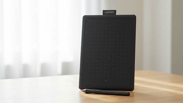 Wacom One by Small A6. Фото: Павел Громов / Нейросеть