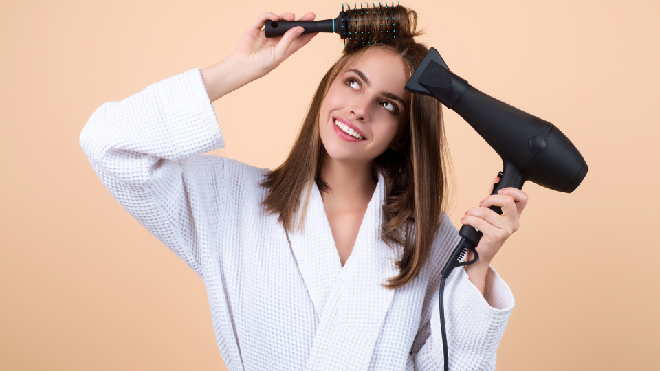 13 лучших профессиональных фенов для волос 2025 года