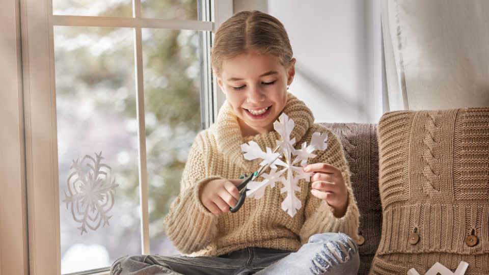 30+ новогодних трафаретов на окна на 2025 год