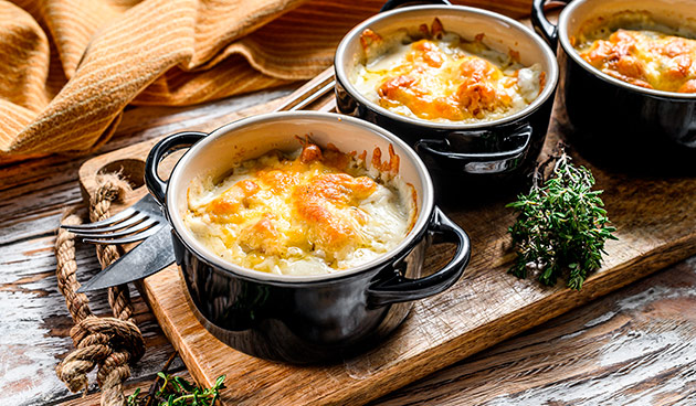 Картофель с грибами в горшочках