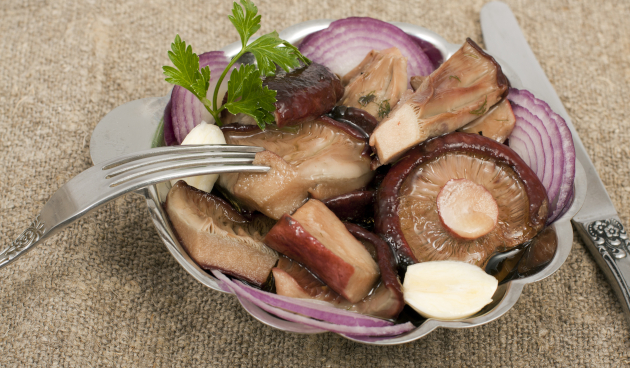 Черные грузди маринованные