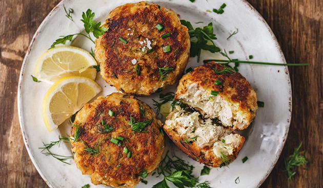Рыбные котлеты с лимоном и свежей зеленью