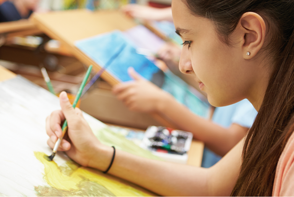 творческие хобби для подростков. мечта стать художником. процесс рисования картины. мечта стать художником. цитата художников про кисти.