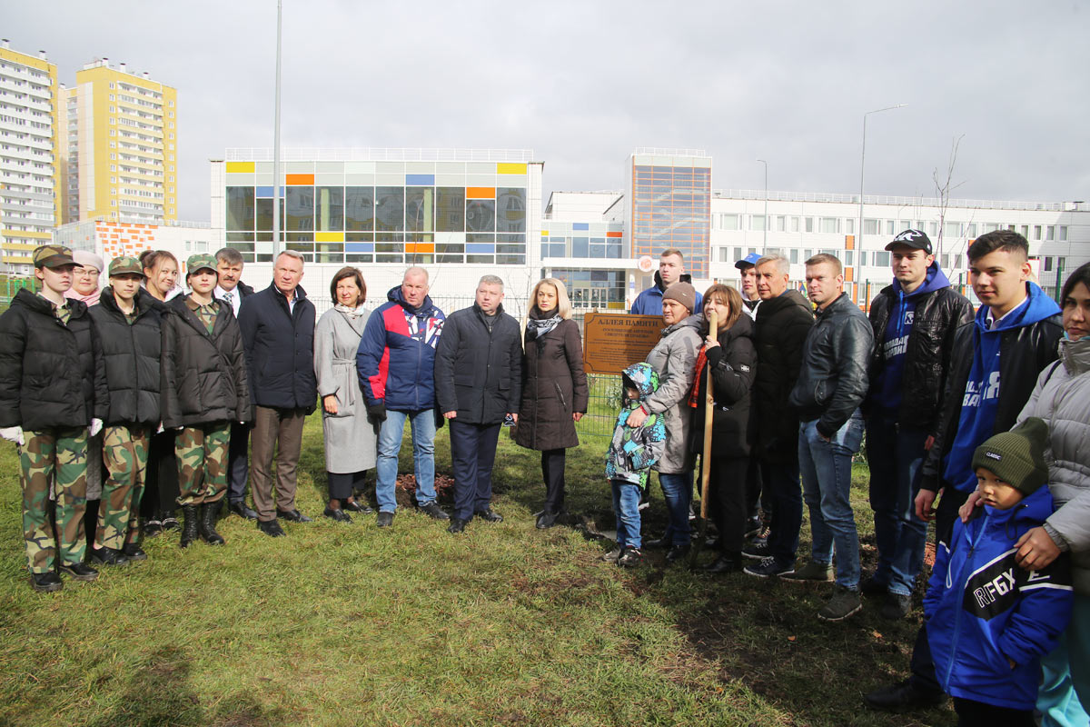 Ук аллеи. Парк жилой комплекс логотип. Пулковский парк аллея бизнеса. Сурин рязань русская кожа. Аллея молодожёнов.