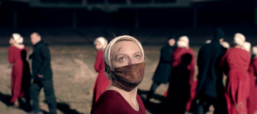 Остановлены из-за коронавируса съемки сериалов «Рассказ служанки» и «Властелин колец»