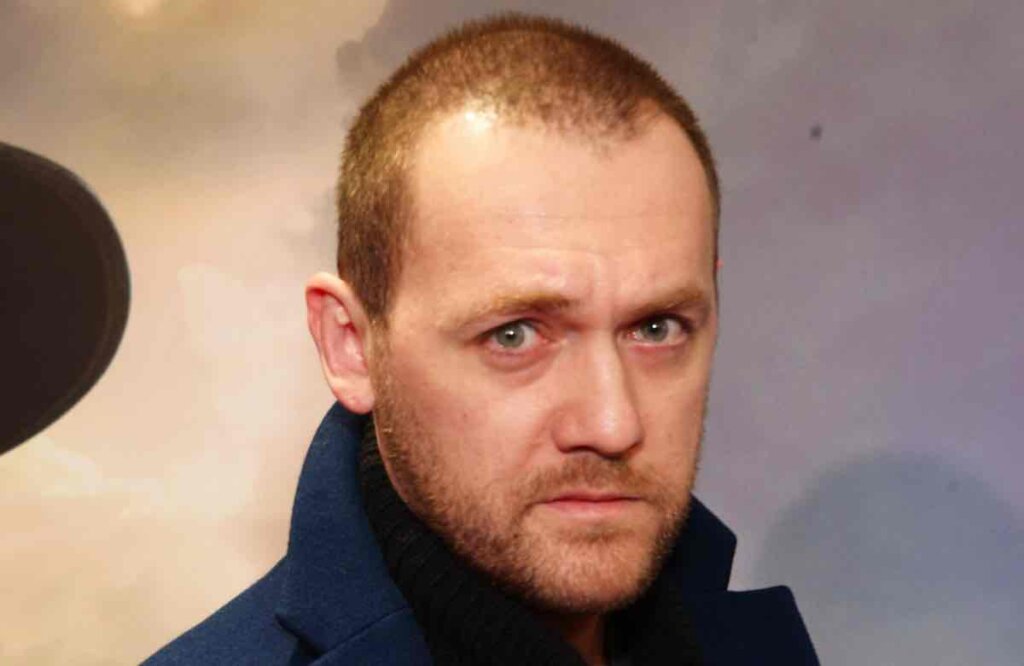 Выходят сразу три сериала с Денисом Шведовым — как тебе такое, Саша Петров?