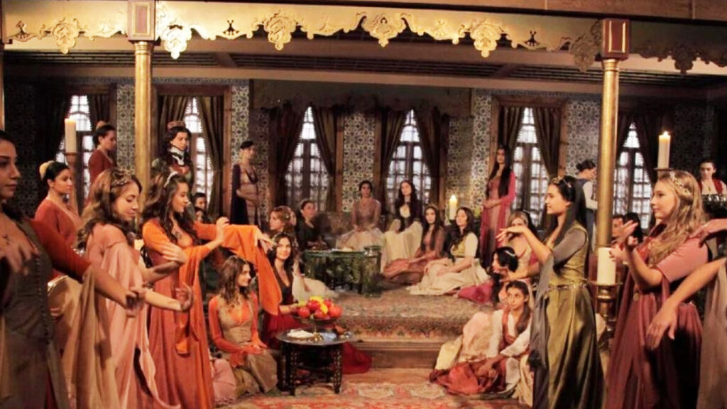 Шатер стареющих женщин – в 16 лет ты уже там. Или что не показали в «Великолепном веке»