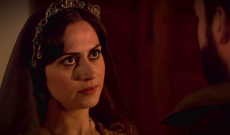 Единственная причина, по которой Гюльфем была на стороне династии – врагов Хюррем