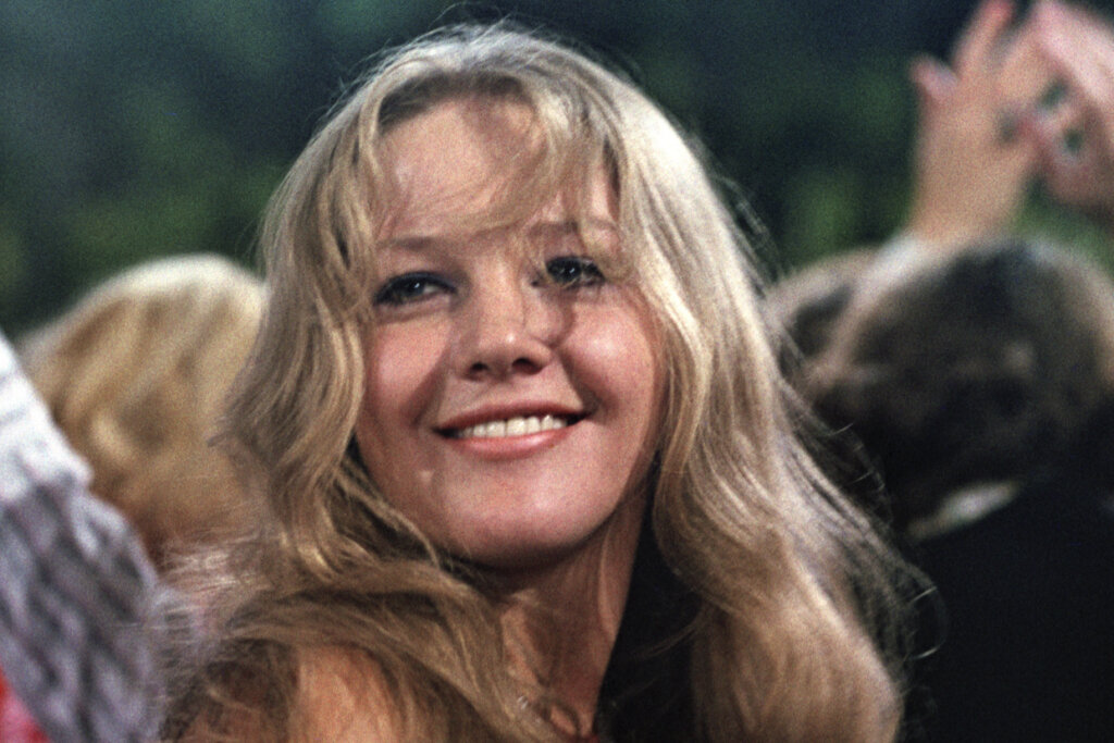 Любвеобильная Елена Проклова крутила романы с женатыми Табаковым и Янковским, а Миронова променяла на художника Адамовича