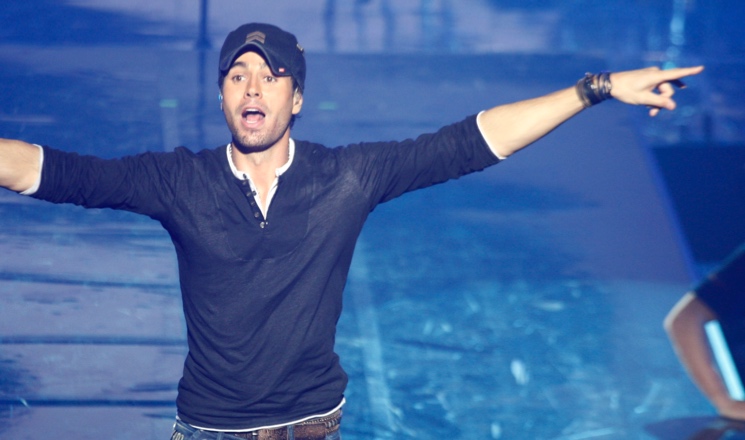 Энрике Иглесиас показал двойняшек от Анны Курниковой