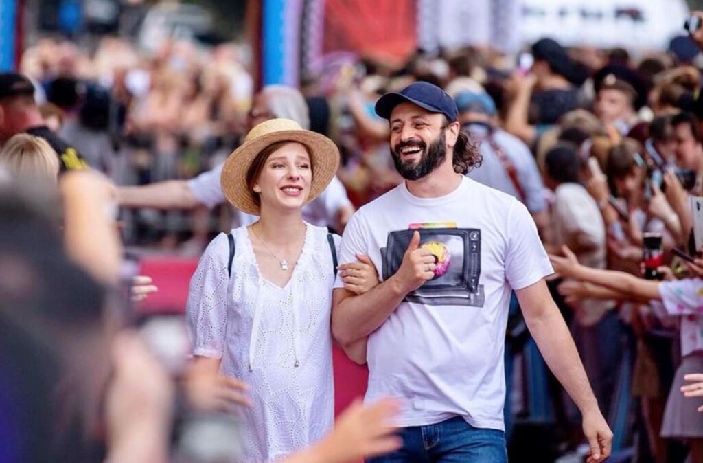 Роды 26-летней Арзамасовой обошлись 47-летнему Авербуху в круглую сумму