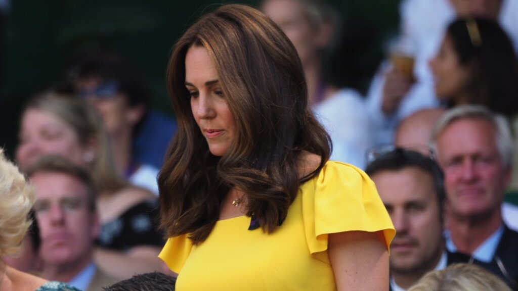 Кейт Миддлтон вышла в свет в роскошном золотом наряде за 280 тысяч