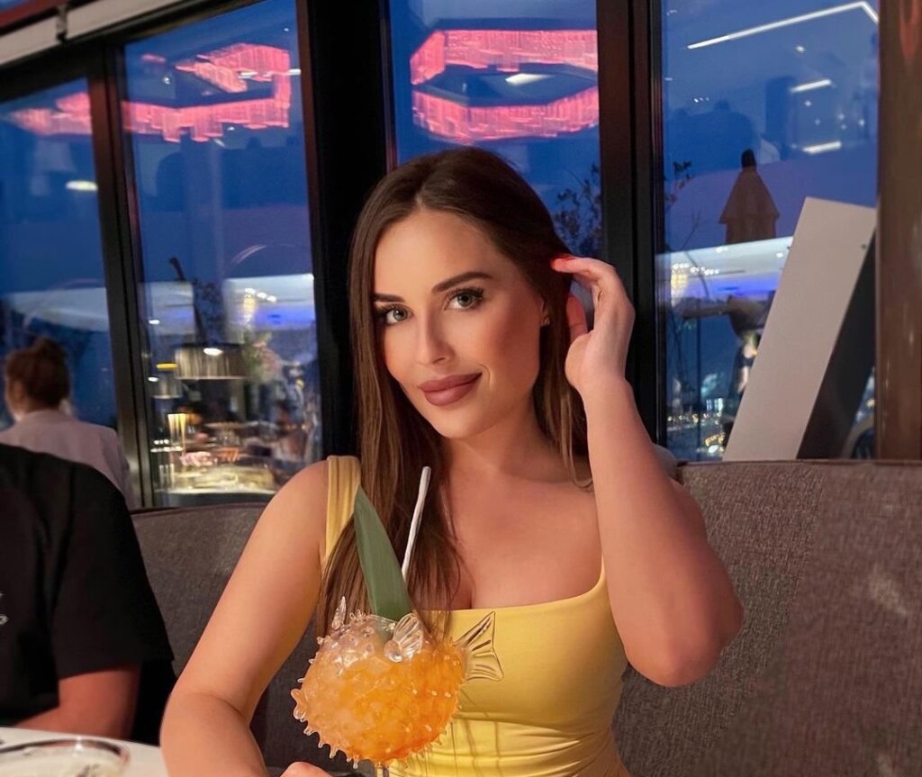 Звезда «Уральских пельменей» Юлия Михалкова заинтриговала поклонников вопросом о разводах