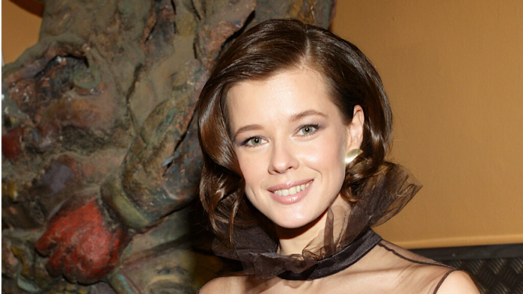 Катерина Шпица без макияжа похвасталась стройной фигурой в облегающем спортивном комбинезоне