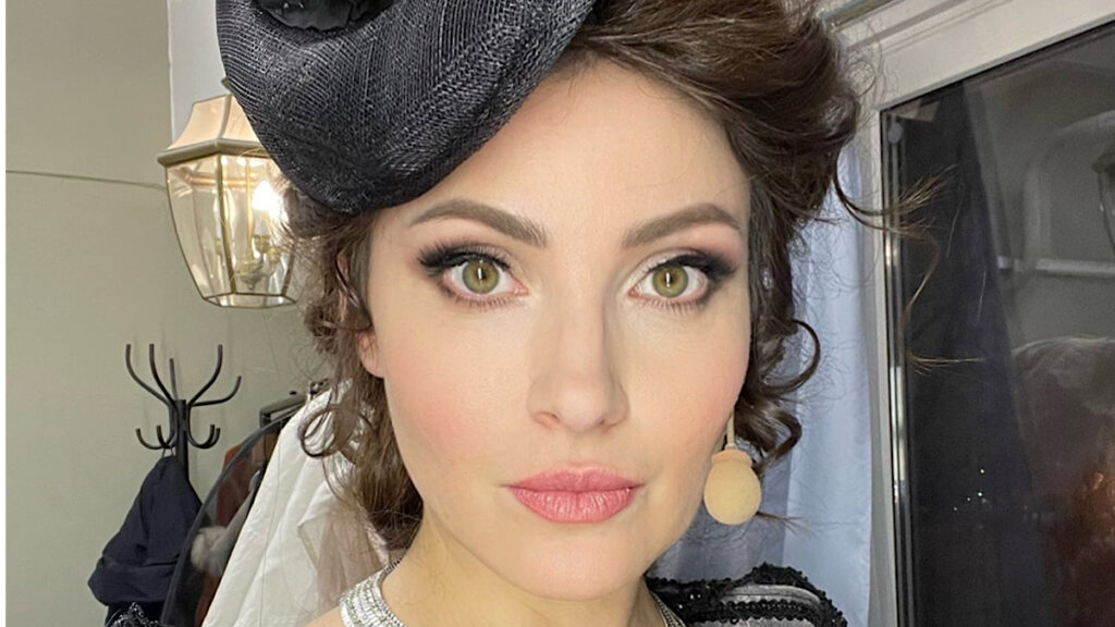 Помощница показала избитую Анастасию Макееву