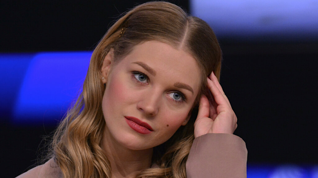 Заплаканная Кристина Асмус публично покаялась