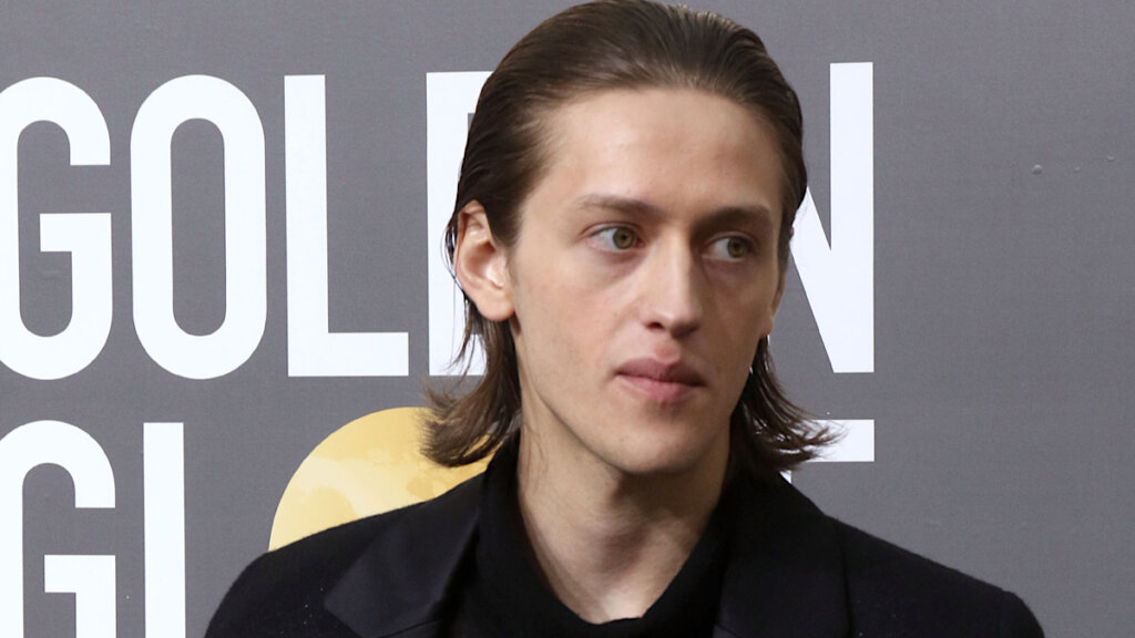 Звезду сериала «Уэнсдэй» Перси Хайнса Уайта обвинили в сексуальных домогательствах