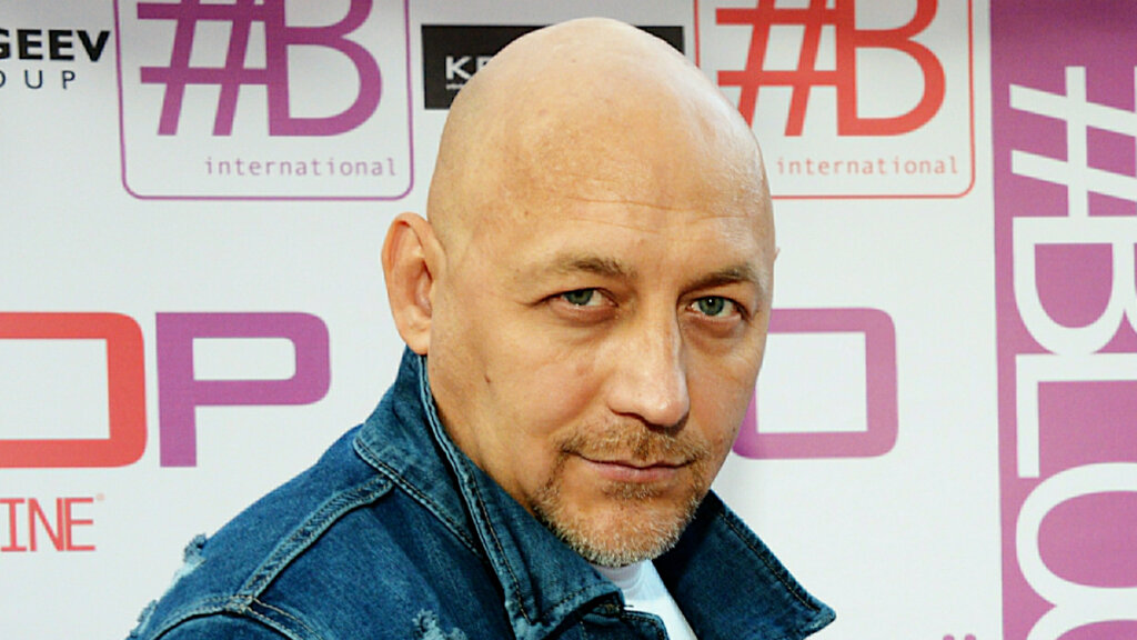 Голодное детство, бомж-алкоголик отец, неудавшийся брак: Куда пропал ведущий шоу «Такси» Алексей Куличков