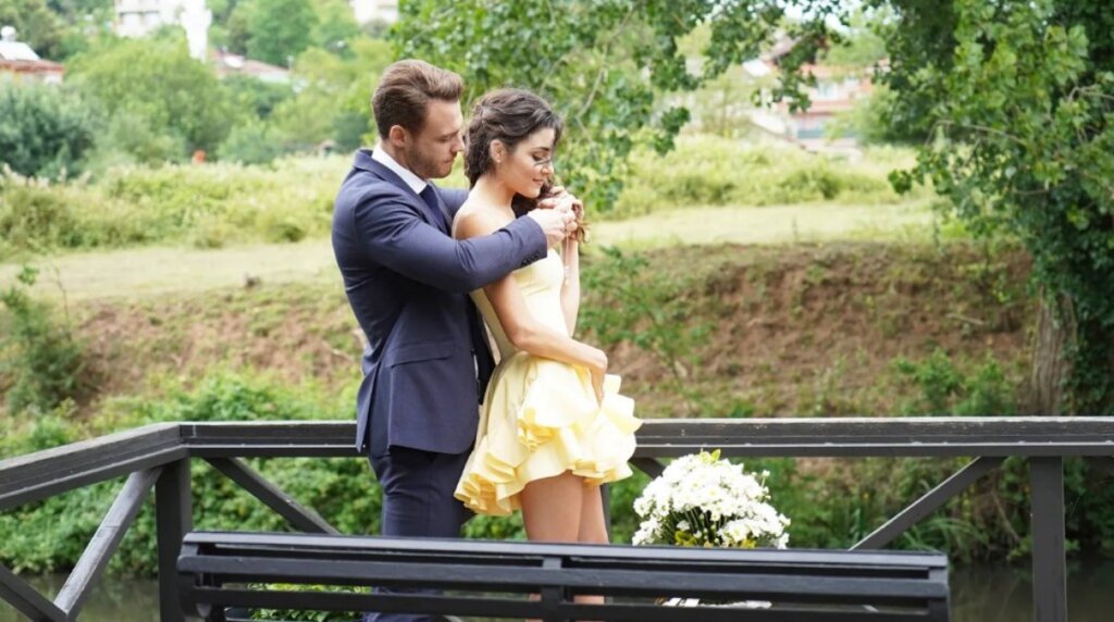 Это будет провал: Фанаты «Постучи в мою дверь» бойкотируют начавшиеся в Москве съемки российского ремейка сериала