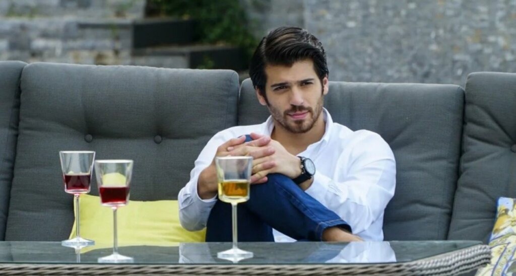 Джан Яман больше не первый: Керем Бюрсин побил его рейтинг популярности