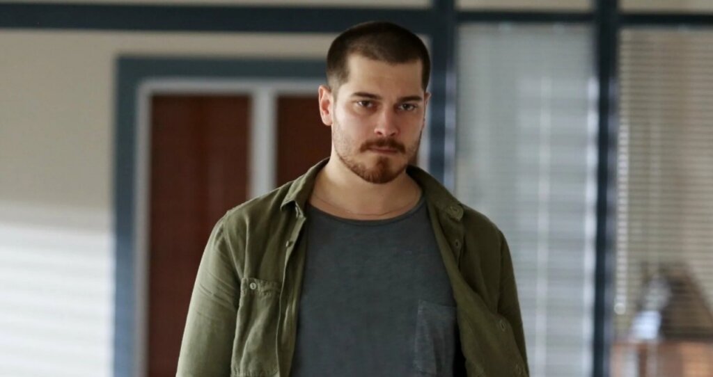 Искусственный интеллект назвал 8 самых красивых турецких актеров 2023 года