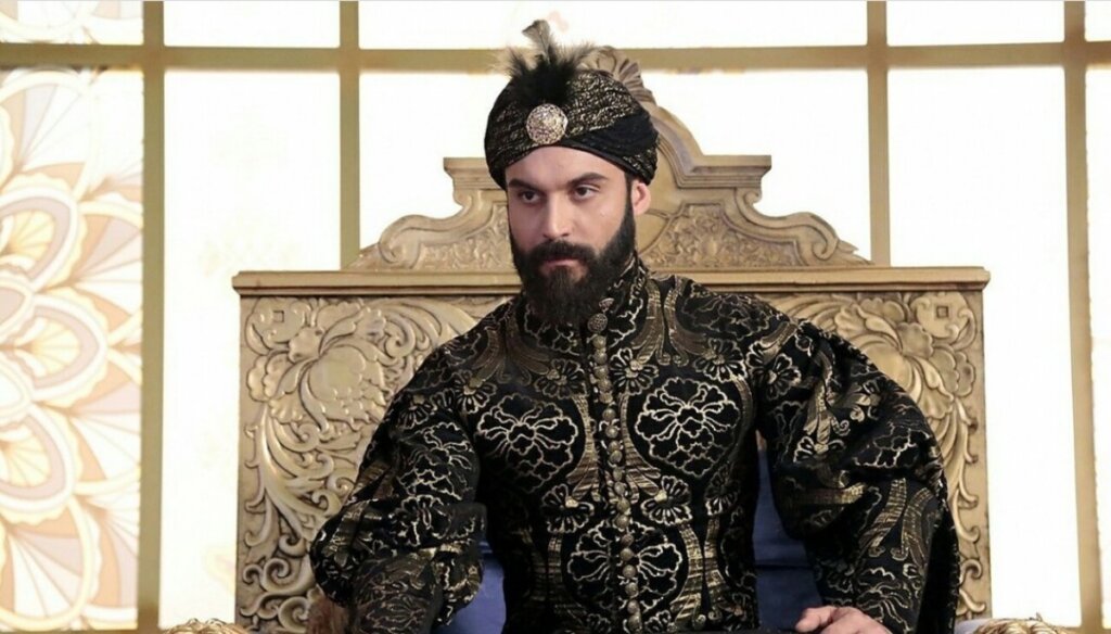 Мечтал быть летчиком, а стал «Султаном нашего сердца»: Али Эрсан Дуру празднует 39-летие