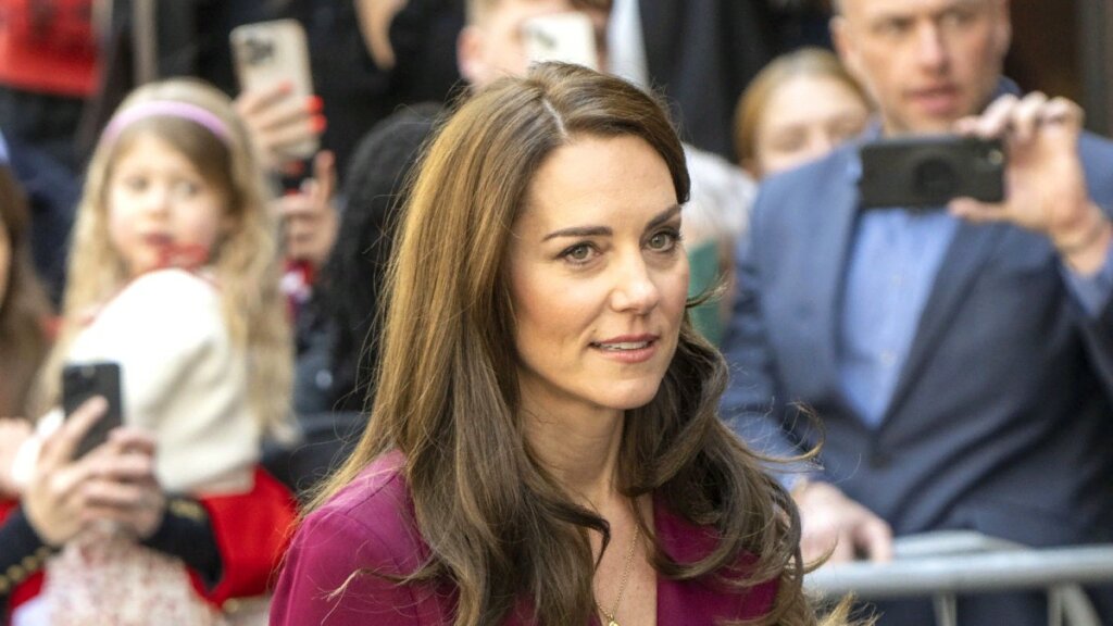 Кейт Миддлтон страдает от рака толстой кишки, а принц Уильям ищет утешение в бутылке