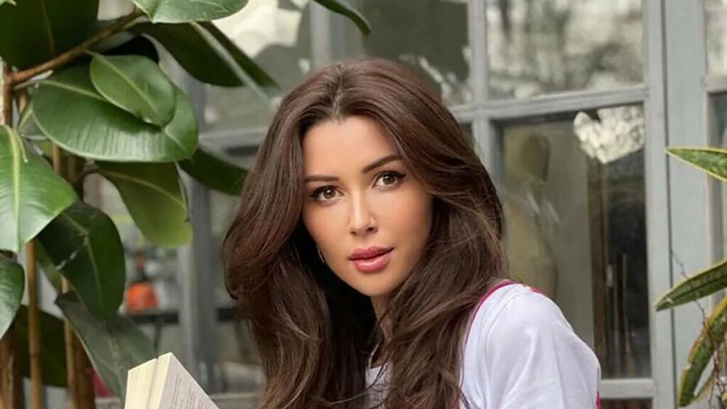 Недавно родившая дочь Заворотнюк посетила косметолога ради омоложения