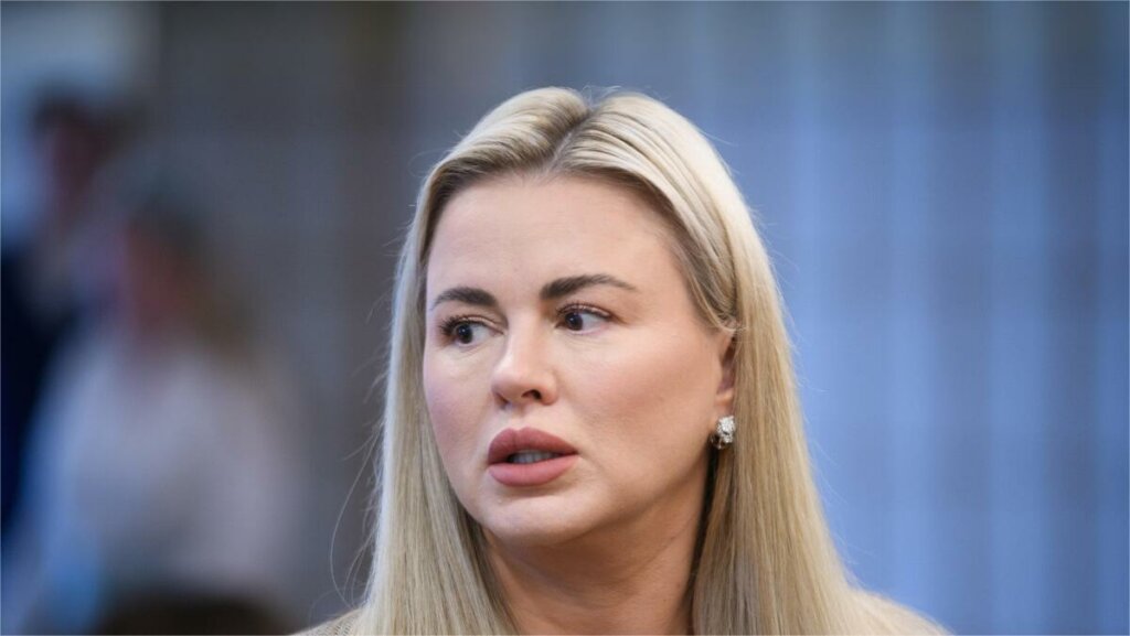 «Рыдала каждый день»: Анна Семенович пожаловалась на отдых с бойфрендом