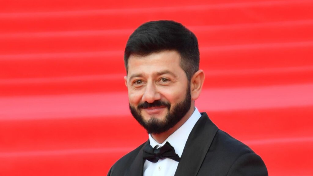 Помолодел после развода: Новый имидж Михаила Галустяна удивил фанатов