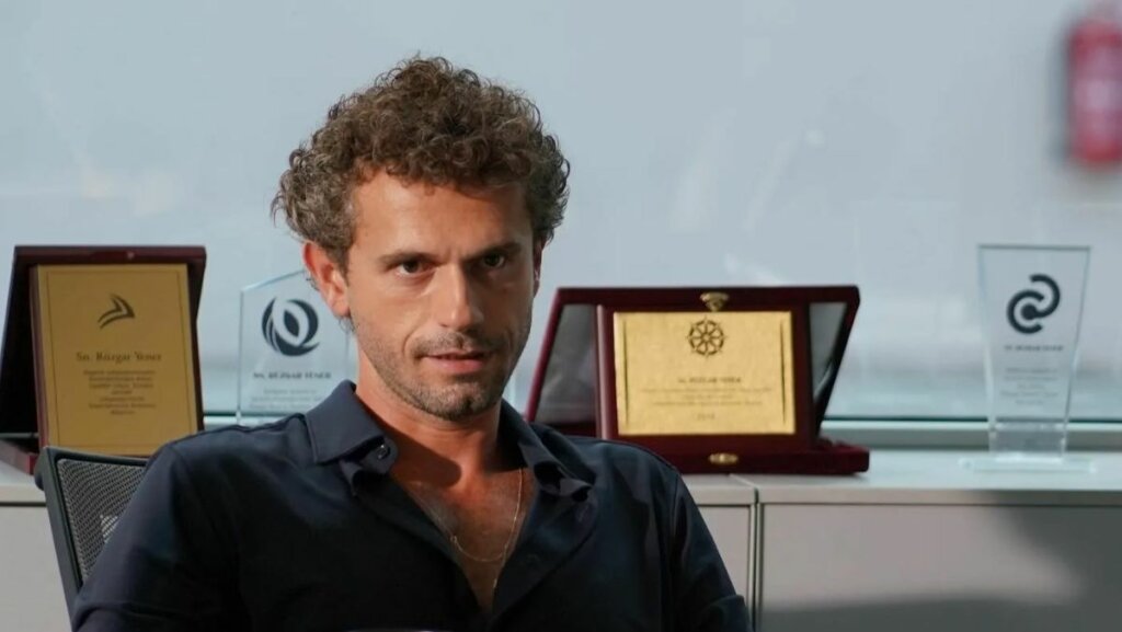 Рюзгяр сбежал: Йигит Киразджи окончательно отказался от съемок в «Клюквенном щербете»