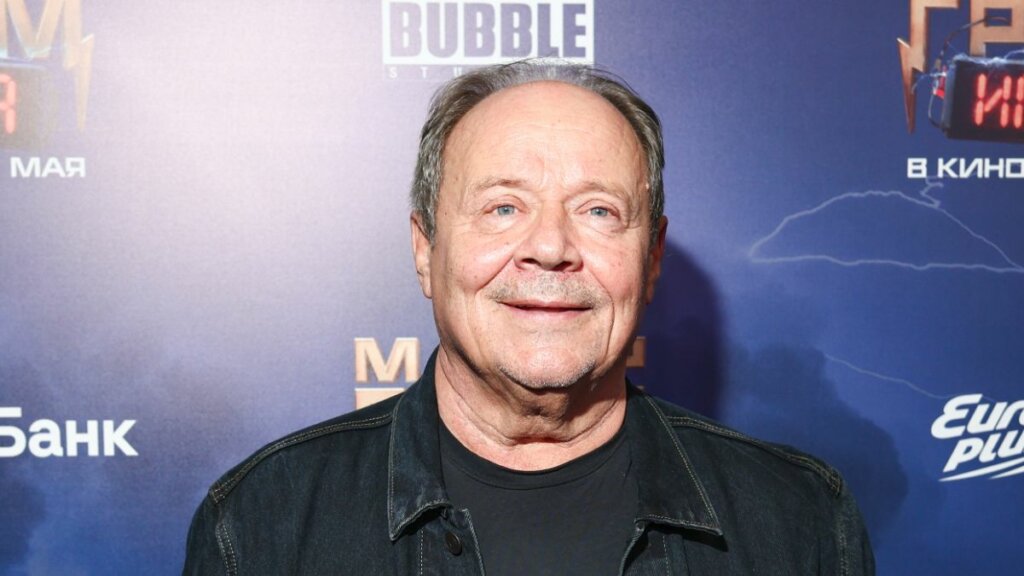 Актер Алексей Маклаков вышел на связь после новостей о своей госпитализации