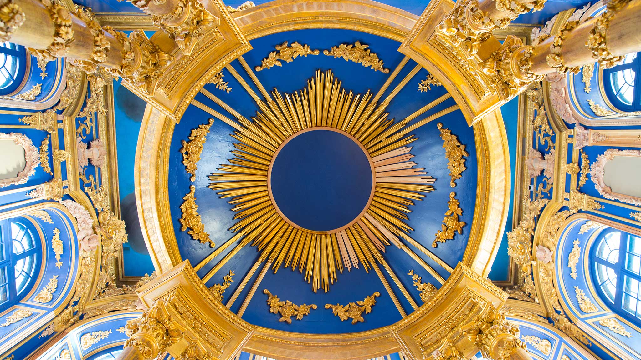 интерьер церкви воскресения христова в царском селе после реставрации