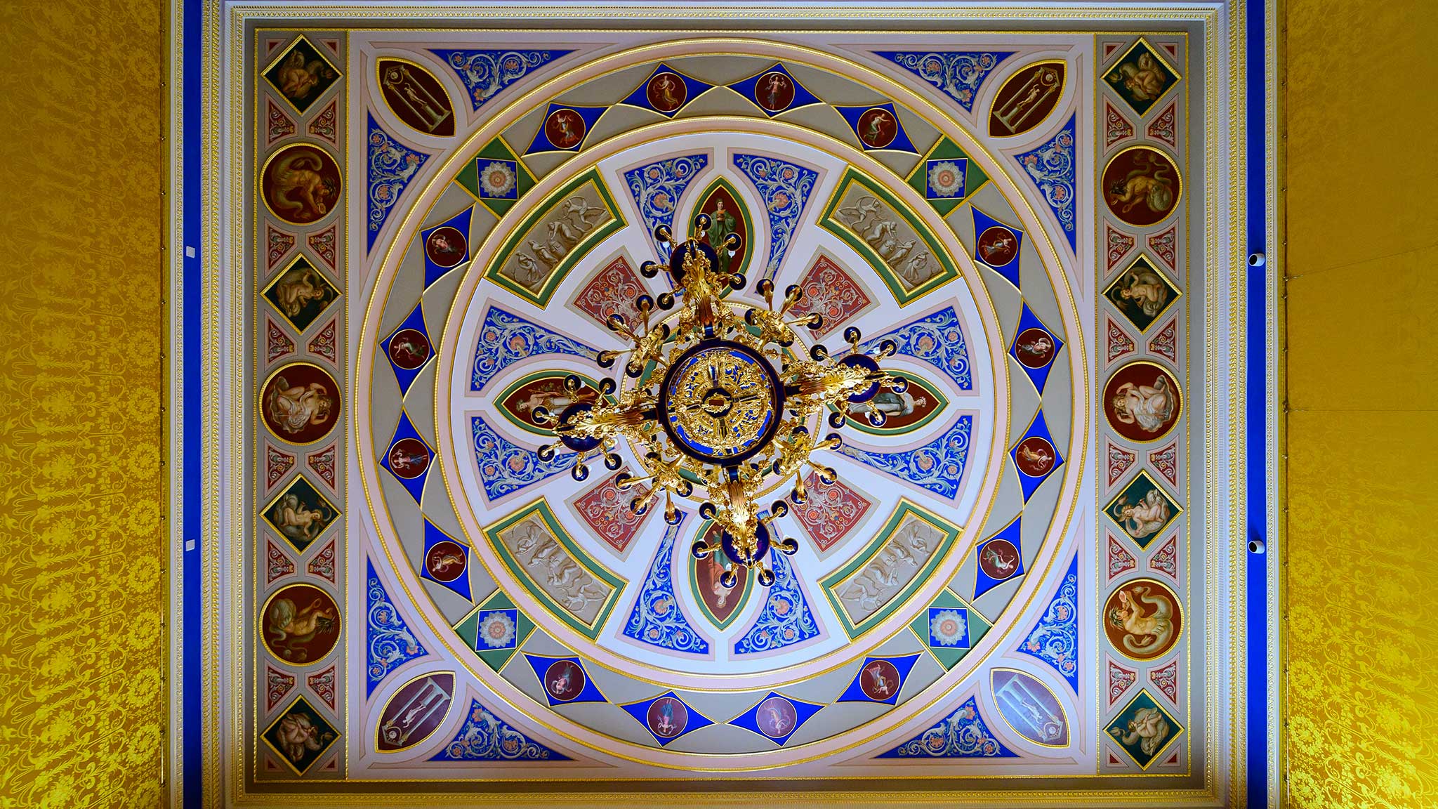 потолок комнаты во дворце