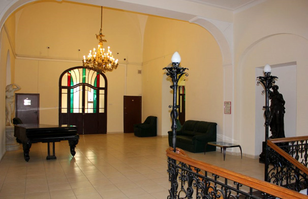 Академическая поликлиника на Воронцовом поле