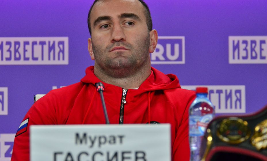 Шведский боксер Валлин не пожал руку Гассиеву на взвешивании. Фото: Соцсети Мурата Гасиева