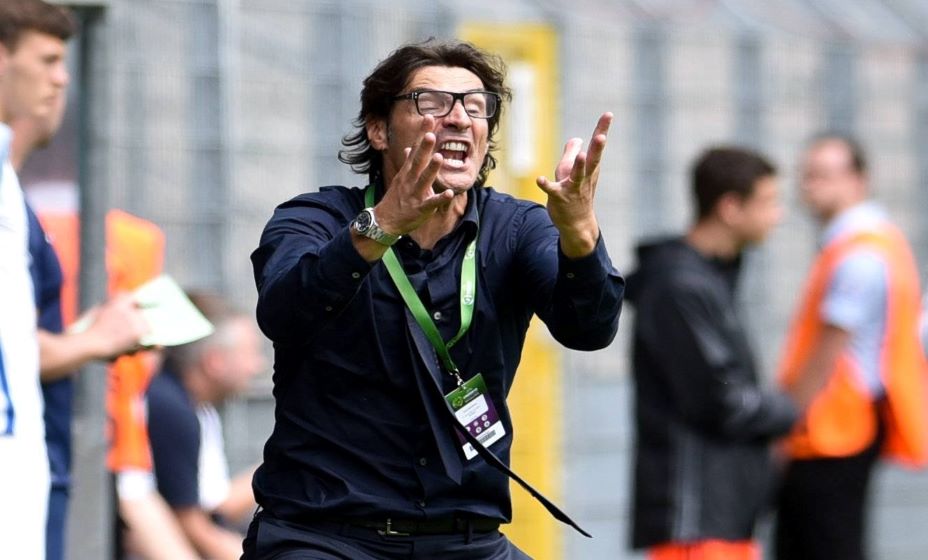 Итальянский тренер Паоло Ваноли очень эмоционально ведет себя во время матчей. Не помогает. Фото: Global Look Press